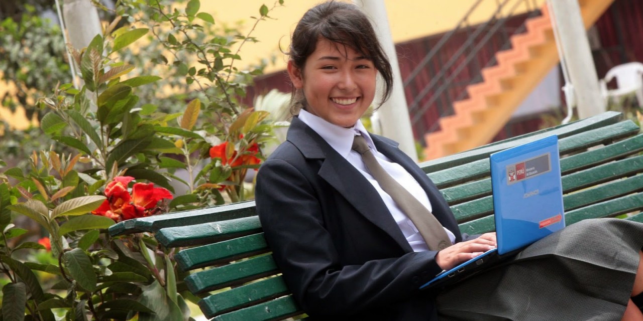 Google Classroom es una aplicación que ofrece la posibilidad de que profesores y alumnos peruanos puedan mantenerse en contacto de manera permanente directa y personalizada Google Classroom es una aplicación que ofrece la posibilidad de que profesores y alumnos peruanos puedan mantenerse en contacto de manera permanente directa y personalizada